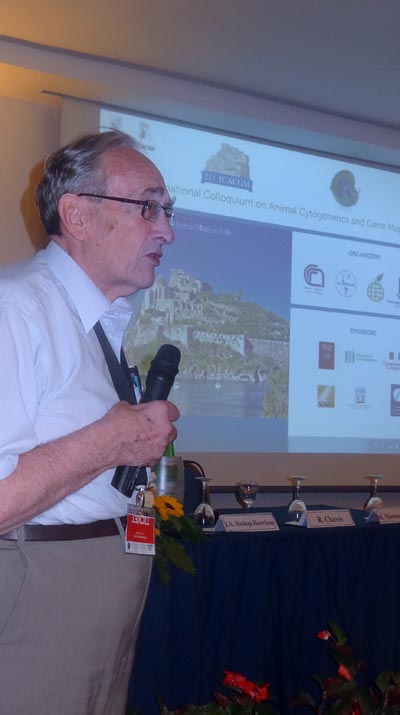 Malcolm Ferguson-Smith presenting work on comparative cytogenetics and implications in farm animals